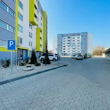 Twins Blízko Centra